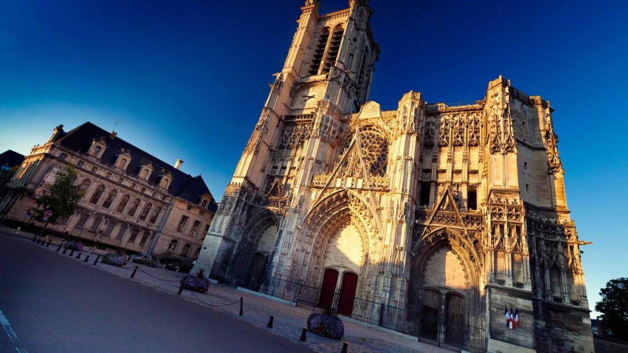 Апартаменты Les Cieux De La Cathedrale - Calme - Jardin - Wifi Труа Экстерьер фото
