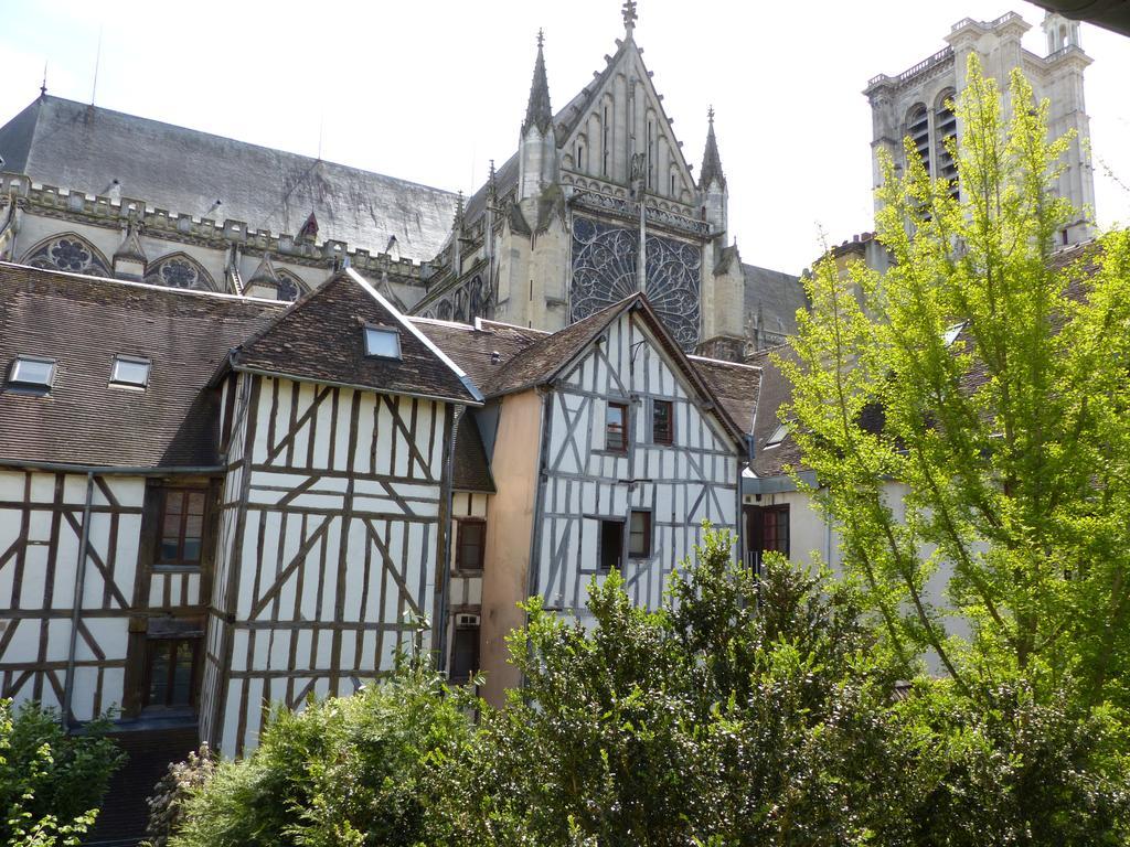 Апартаменты Les Cieux De La Cathedrale - Calme - Jardin - Wifi Труа Экстерьер фото